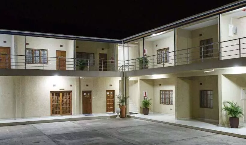 هتل Mokorro Game Ranch And Lodge