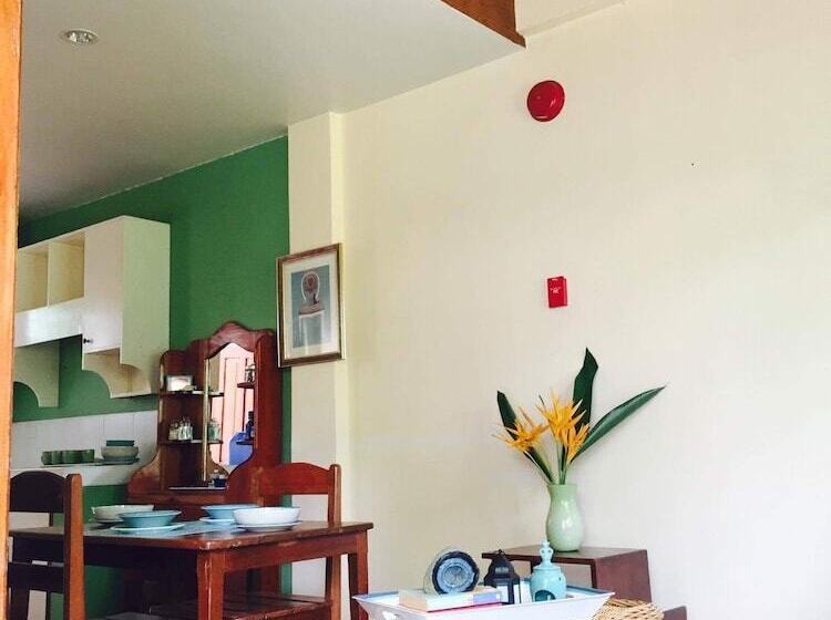 Bamboo Hostel Palawan