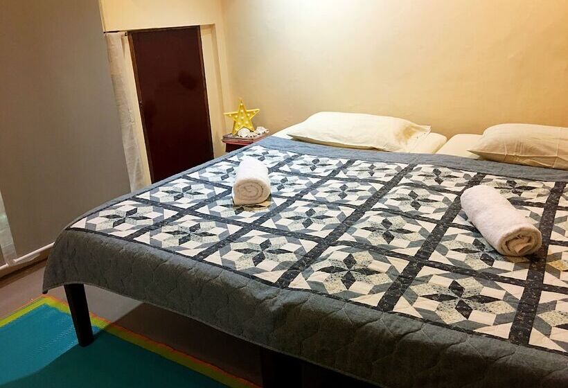 Bamboo Hostel Palawan