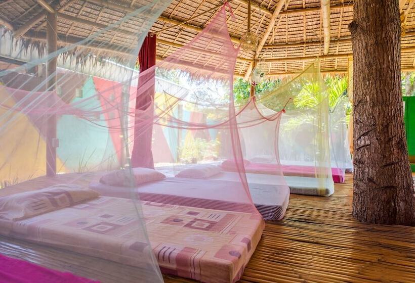 Bamboo Hostel Palawan