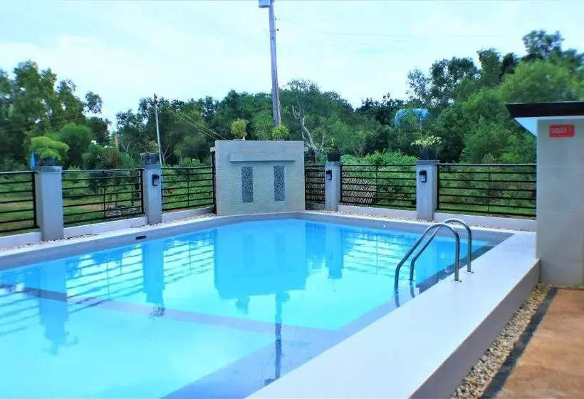 ホテル Zen Rooms Greenfields Inn Bohol