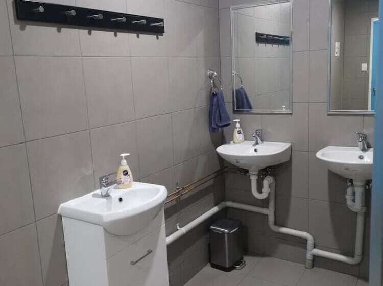 Perth City Backpackers Hostel   Note   Valid Passport Required To Check In