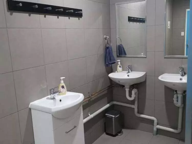 Perth City Backpackers Hostel   Note   Valid Passport Required To Check In