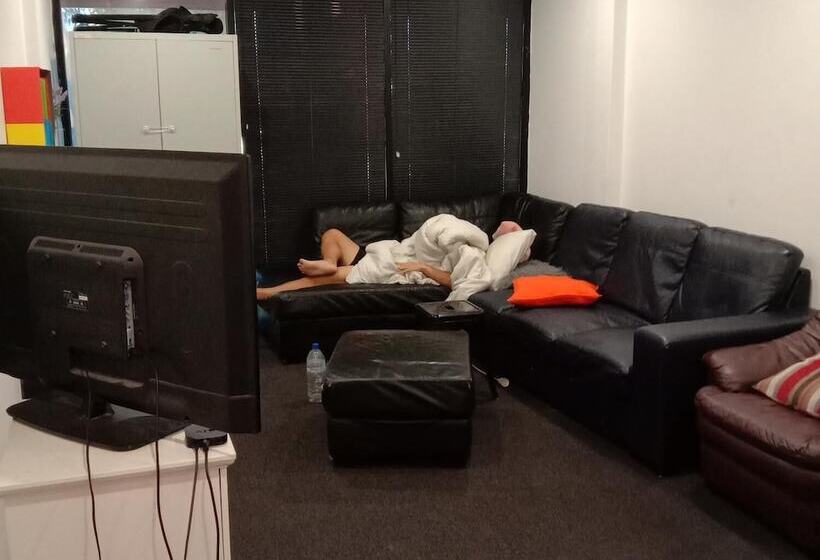 Perth City Backpackers Hostel   Note   Valid Passport Required To Check In