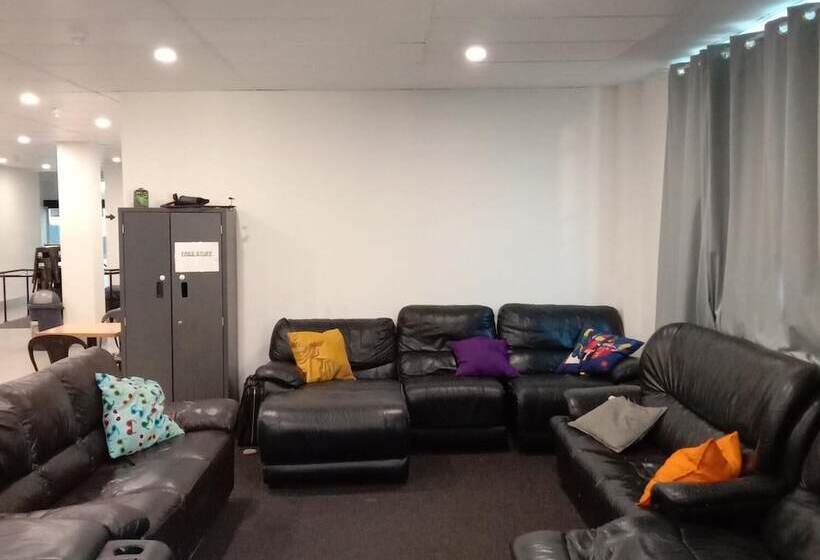 Perth City Backpackers Hostel   Note   Valid Passport Required To Check In