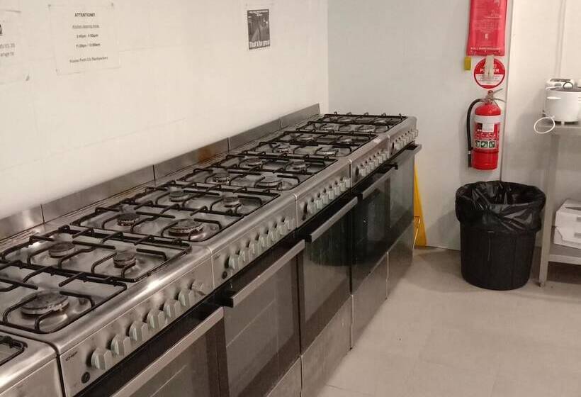 Perth City Backpackers Hostel   Note   Valid Passport Required To Check In