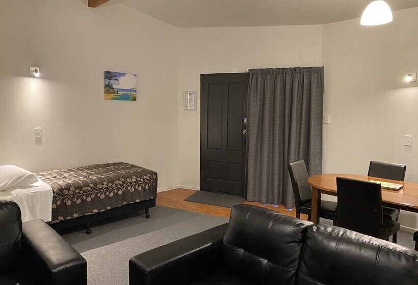 فندق Asure Townsman Motor Lodge