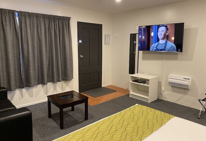 فندق Asure Townsman Motor Lodge