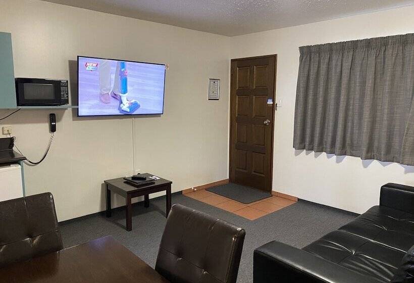 فندق Asure Townsman Motor Lodge