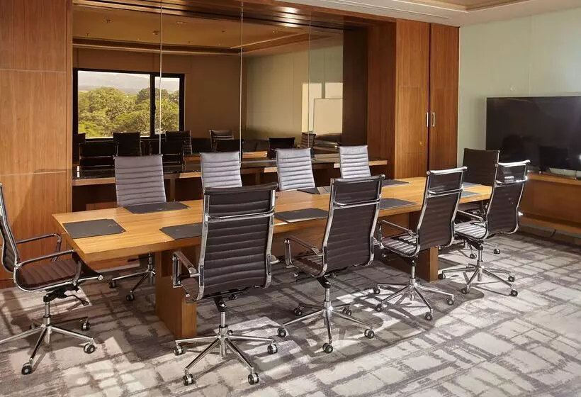 Отель Quest Plus Conference Center Clark