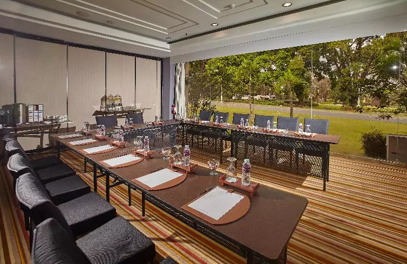 Отель Quest Plus Conference Center Clark