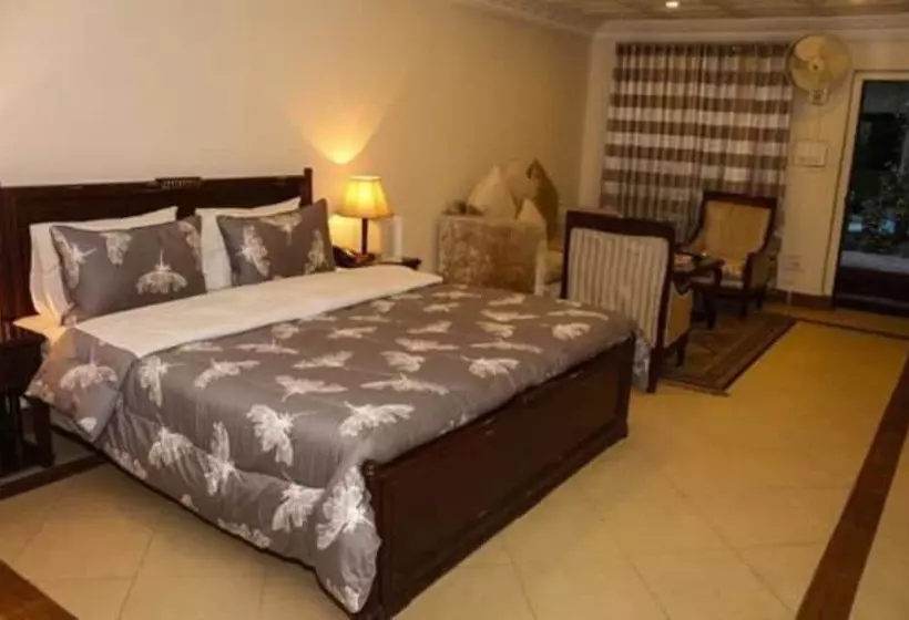 هتل Shelton Green S