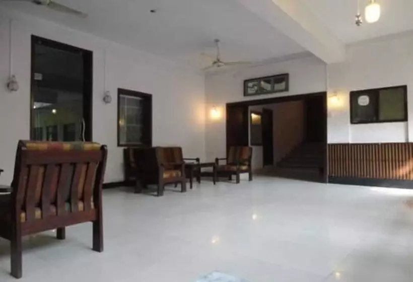 هتل Shelton Green S