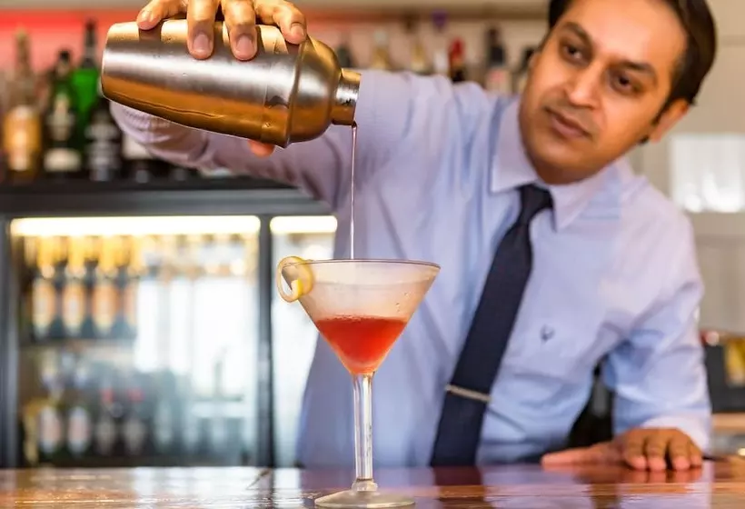 Suncourt Hotel & Conference Centre