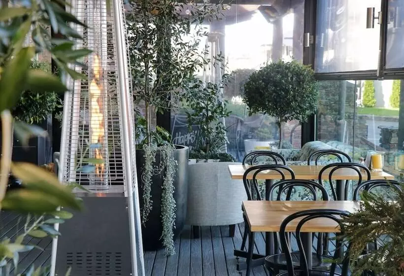 Suncourt Hotel & Conference Centre