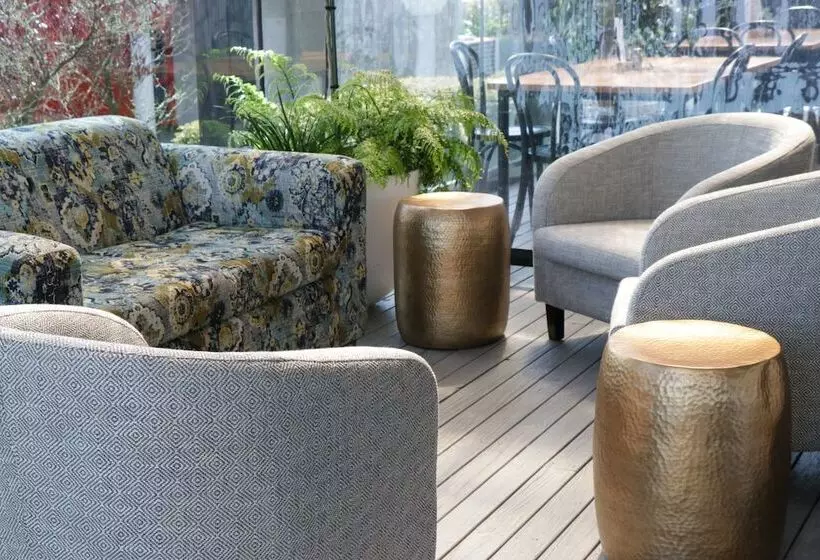 Suncourt Hotel & Conference Centre