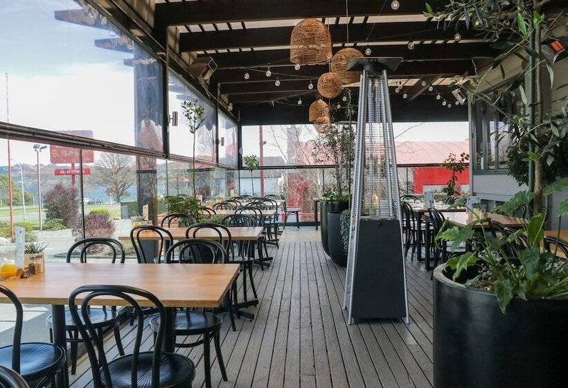 Suncourt Hotel & Conference Centre