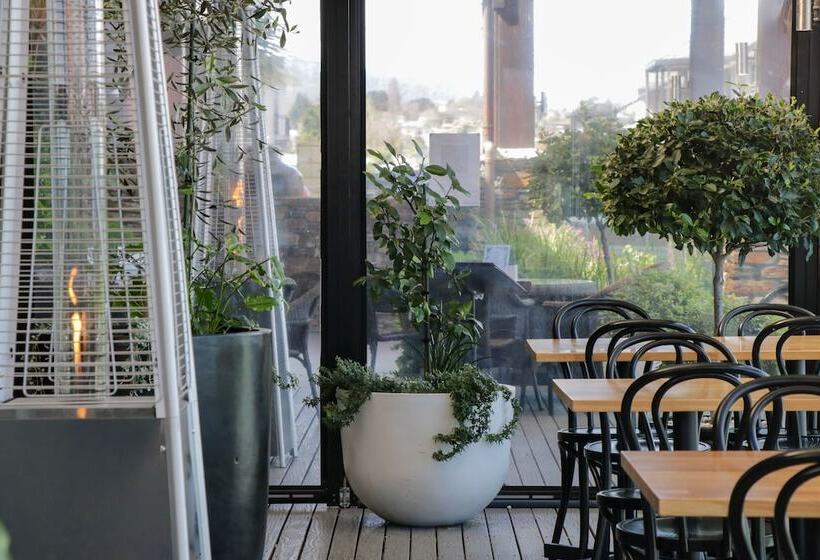 Suncourt Hotel & Conference Centre