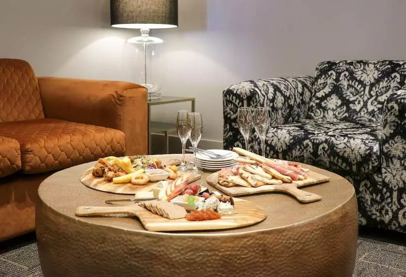 Suncourt Hotel & Conference Centre