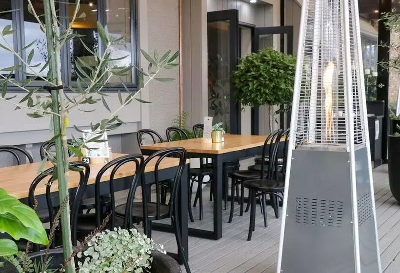 Suncourt Hotel & Conference Centre