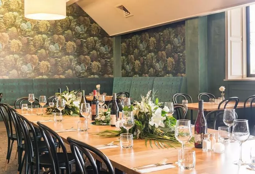 Suncourt Hotel & Conference Centre