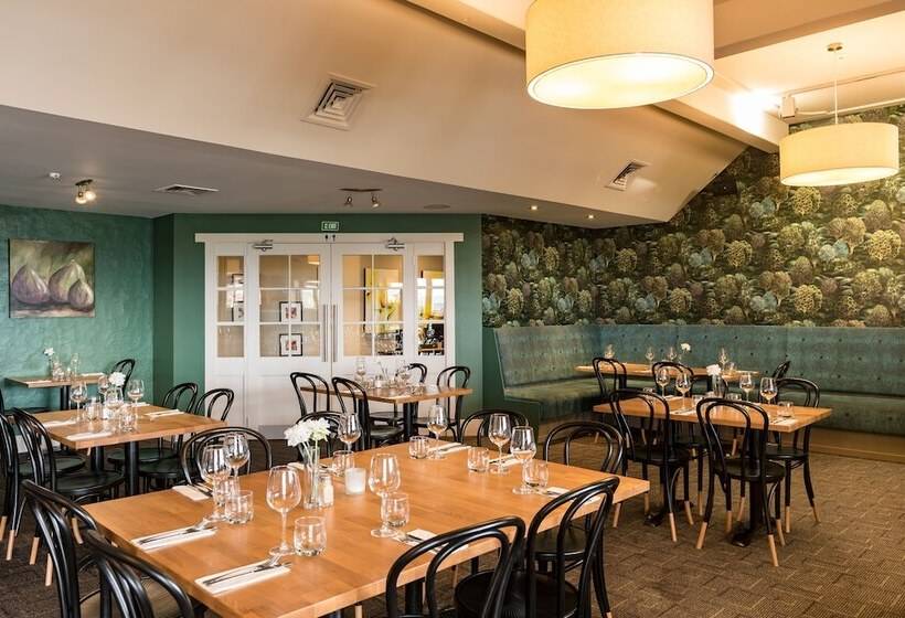 Suncourt Hotel & Conference Centre