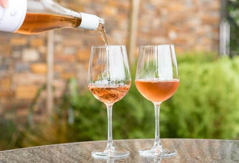 Suncourt Hotel & Conference Centre