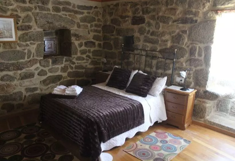 Casa A Chairiña Y A Revolta