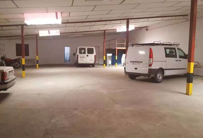 簡易ホテル Hospederia Montes