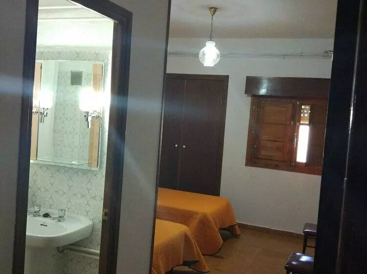 簡易ホテル Hospederia Montes