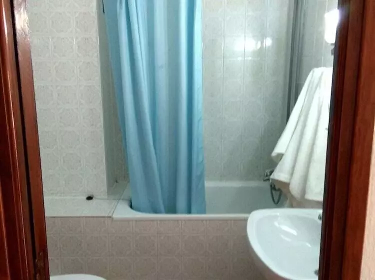 簡易ホテル Hospederia Montes