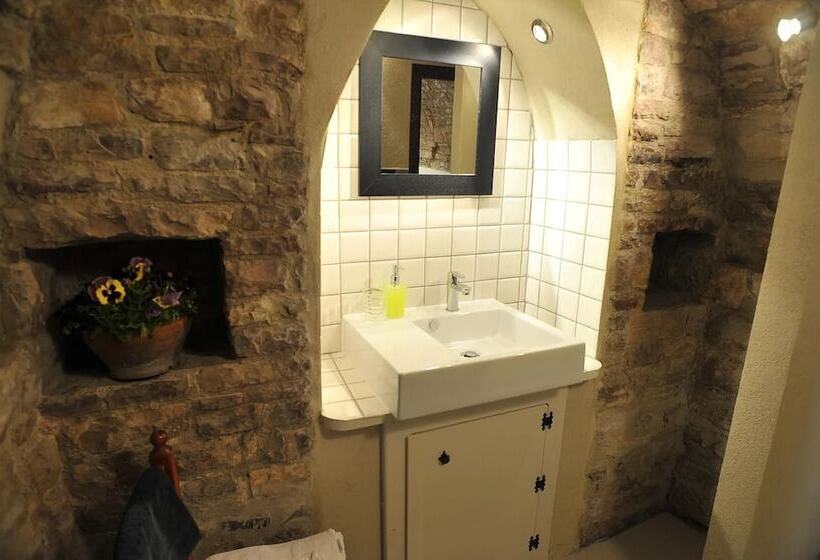 بنسيون Vico Del Poeta