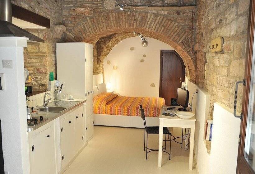 بنسيون Vico Del Poeta