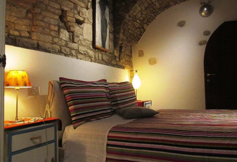 بنسيون Vico Del Poeta