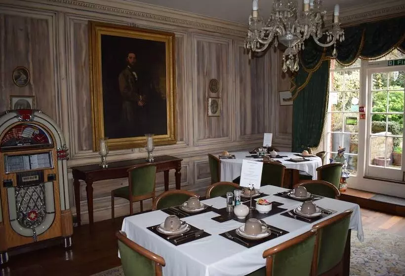 پانسیون Harmondsworth Hall