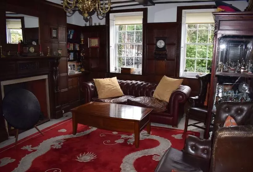 پانسیون Harmondsworth Hall