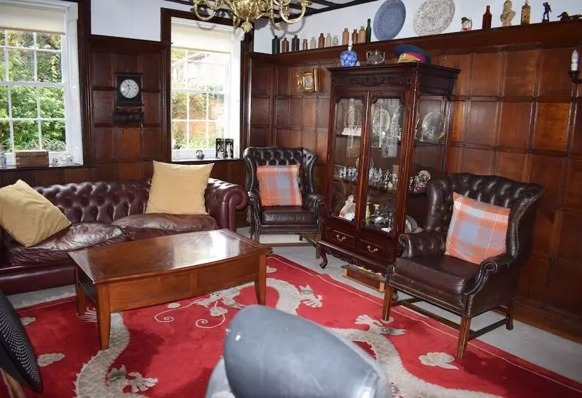 پانسیون Harmondsworth Hall