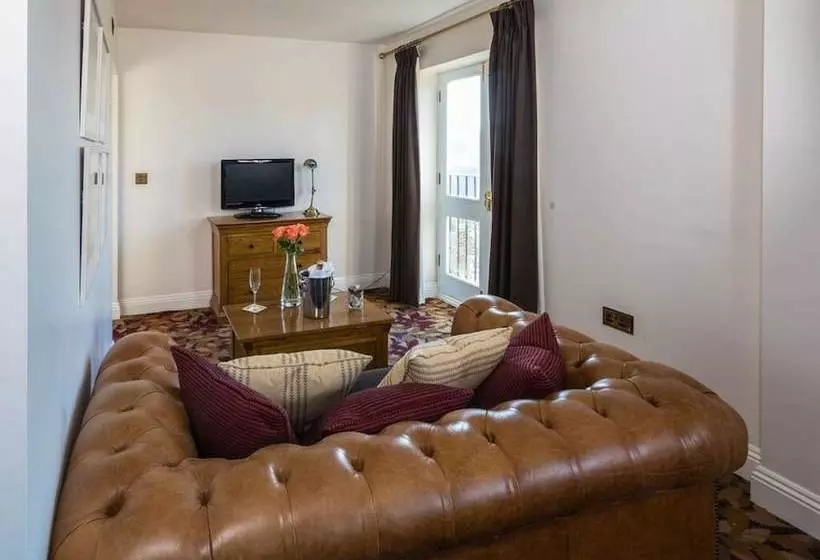 Three Horseshoes Inn