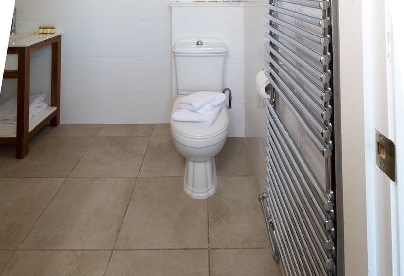 Three Horseshoes Inn