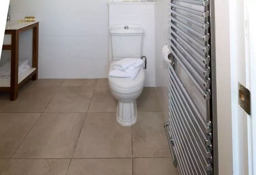 Three Horseshoes Inn