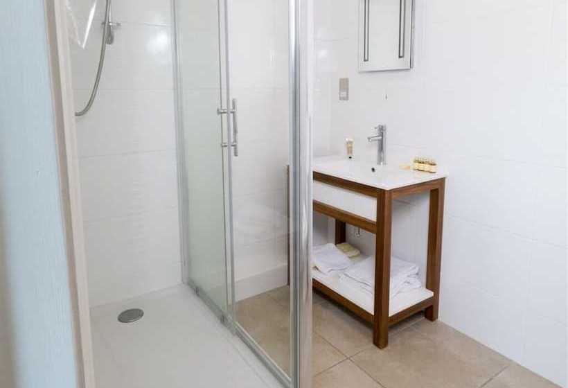 Three Horseshoes Inn