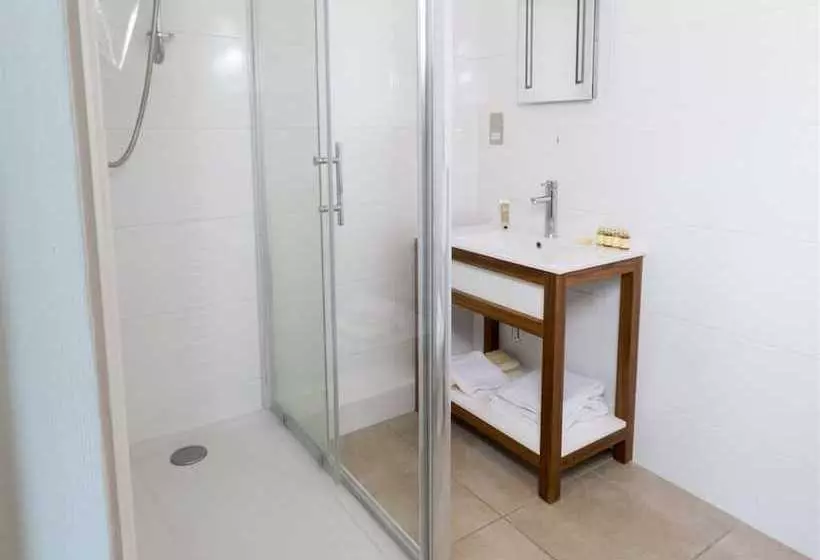 Three Horseshoes Inn