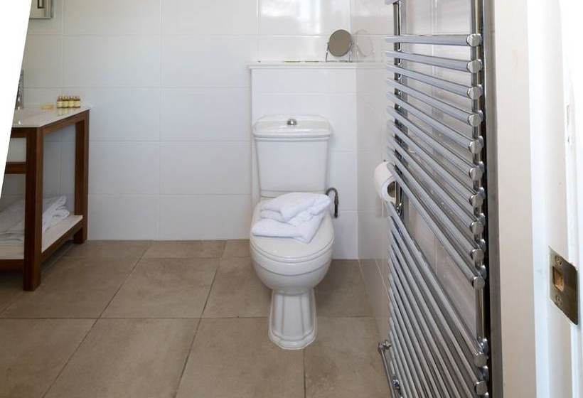 Three Horseshoes Inn