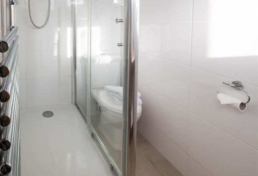 Three Horseshoes Inn