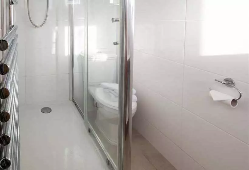 Three Horseshoes Inn