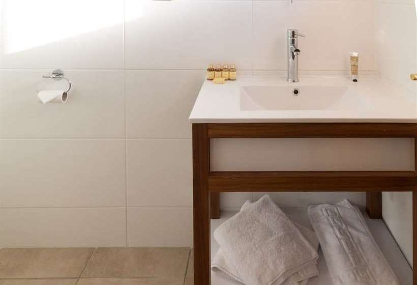 Three Horseshoes Inn