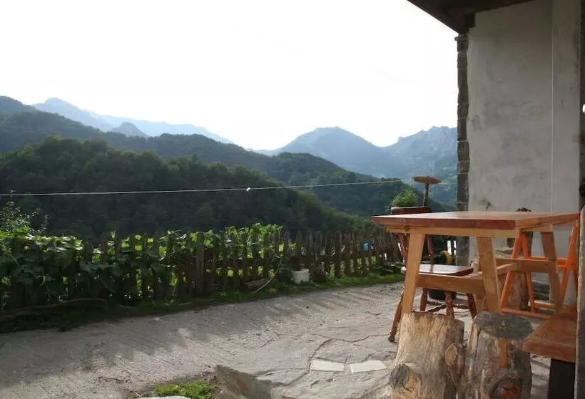 Albergue Les Xendes. Parque De Redes