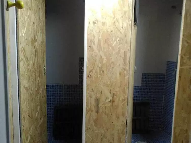 Albergue Les Xendes. Parque De Redes