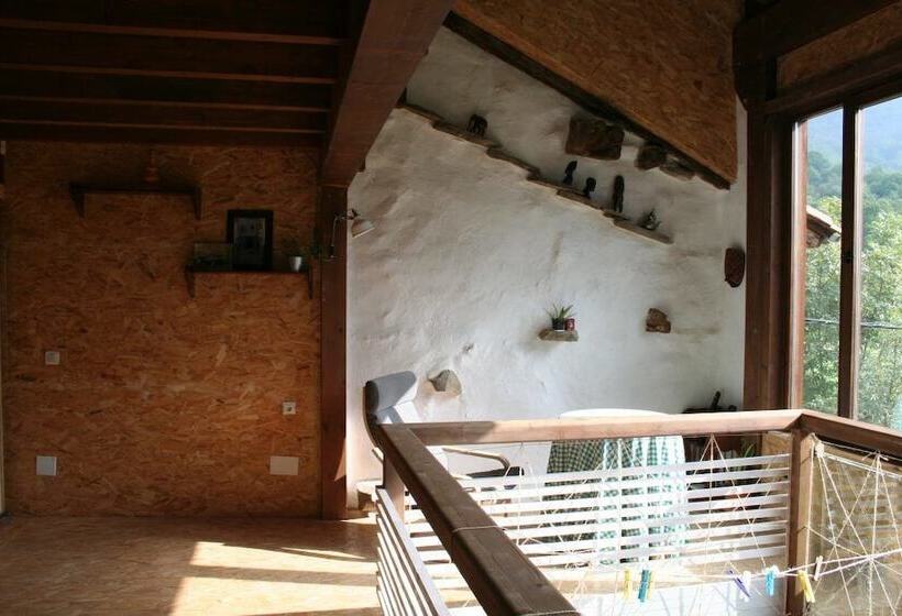 Albergue Les Xendes. Parque De Redes