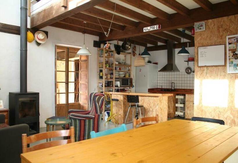 Albergue Les Xendes. Parque De Redes